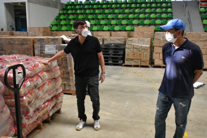 Alcalde-Pumarejo-en-el-Centro-de-Acopio-Sugar-Baby-Rojas-2