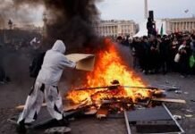 Arde el jardin de Borrell: La clase obrera Francesa protesta contra la reforma de pensiones