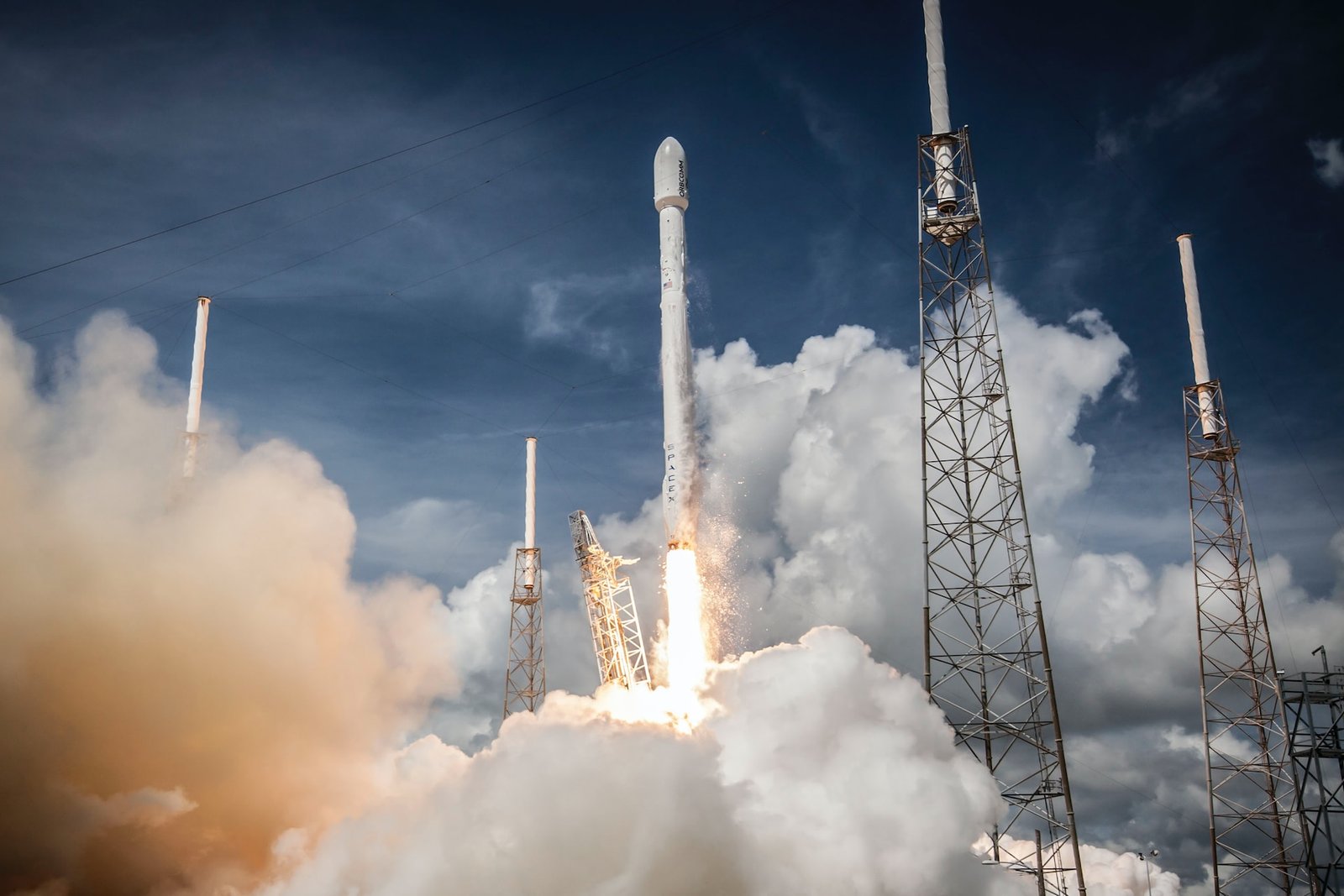 spacex-GDdRP7U5ct0-unsplash