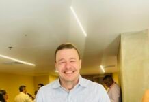 LENOVO PRESENTA HYBRID AI ADVANTAGE PARA LLEVAR LA IA DE LOS PILOTOS A LA OPERACIÓN DIARIA CON CONTROL