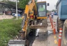 Alcaldía de Soledad adelanta limpieza de canales en la calle 30 para prevenir inundaciones