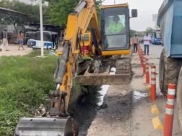 Alcaldía de Soledad adelanta limpieza de canales en la calle 30 para prevenir inundaciones