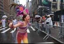 Reina del Carnaval de los Niños 2027, Isabella Daes García, deslumbró en el Desfile de la Hispanidad en Nueva York